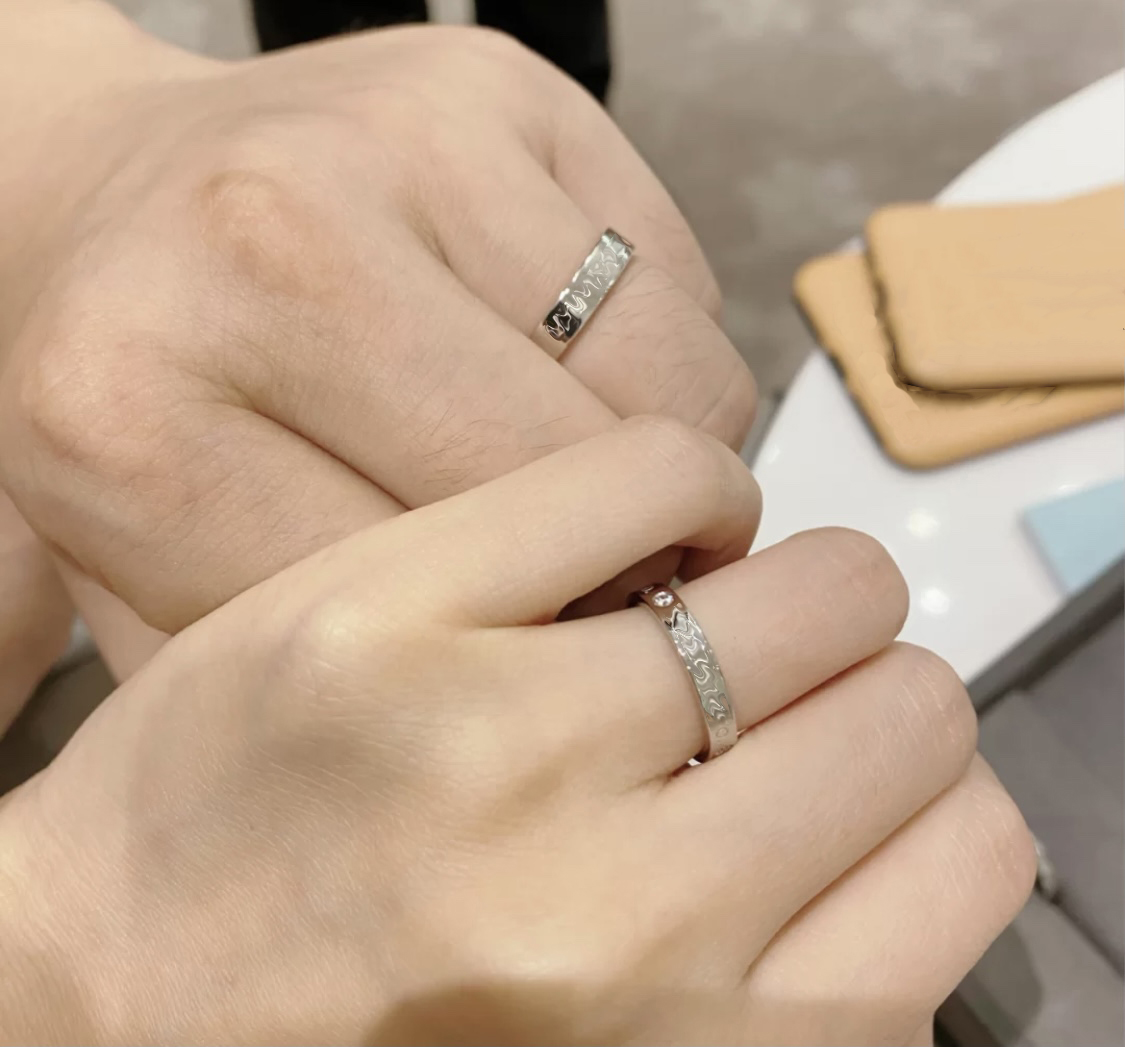 

2021 luxurys designers couple ring with clear lettering, fine workmanship, full personality, engagement jewelry box, gold and silver gifts good nice