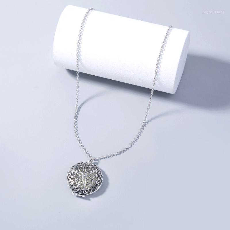 

Chains Fashion Hollow Round Blue Openable Po Box Luminous Men Women Pendant Necklace Accessories Charm Jewelry Gift