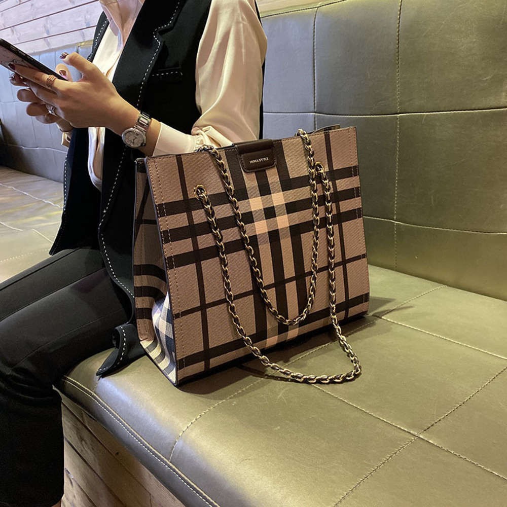 

HBP Fashion Hong Kong Leather Women's bag 2021 new lattice chain big simple Tote Bag portable one shoulder fashion, Kaqige with coffee color has official anti-counte