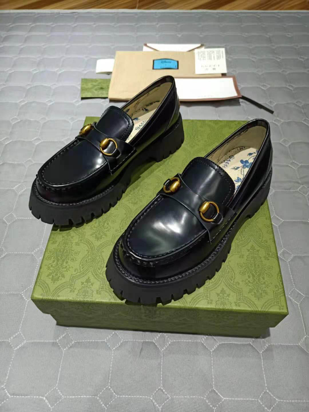 

Classic women flat bottom dress shoes round toe all-match casual shoes luxury designer metal buckle bee pattern letter leather size 35-40-41, Black