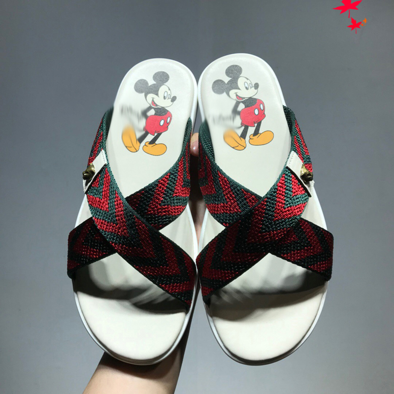 

2021 Designer luxurys slippers men sandals fashion beach shoes flip flops flat non-slip classical hole slipper with box size 39-45 -G0242, White