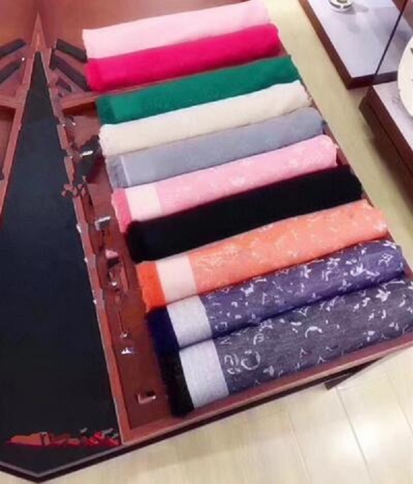 

Top selling High quality classic women scarf fashion scarves shawl 140*140cm mens cashmere scarf without box