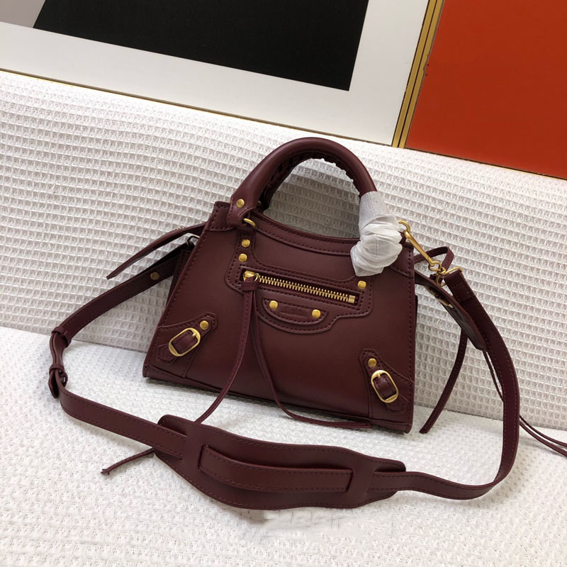 

Women Luxurys Designers Bags 2021 Fashion one-shoulder messenger motorcycle bag classic color matching retro comfortable M8086