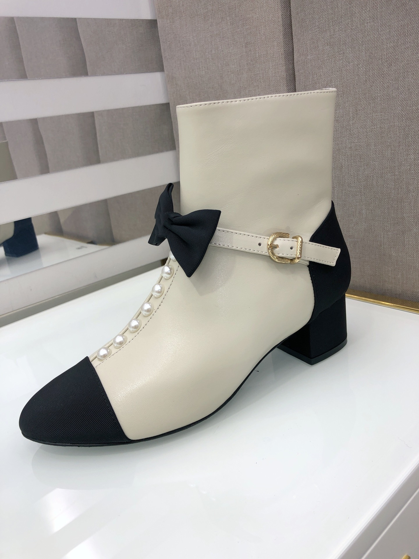

New winter high heeled and thick with short boots miss big aristocratic palace fashion wind small princess girl heart bows box