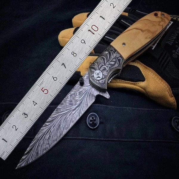 

Damascus feather pattern Folding blade knife High hardness blade wood handle spring assisted pocket knife camping