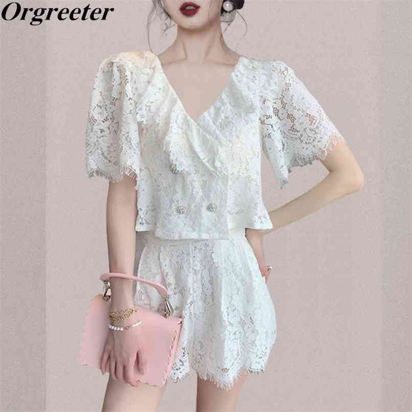 

Summer White Lace Ensemble Femme 2 Piece Sets V-neck Ruffles Diamonds Double Breasted Crop Top + Wide Leg Shorts Suits 210602