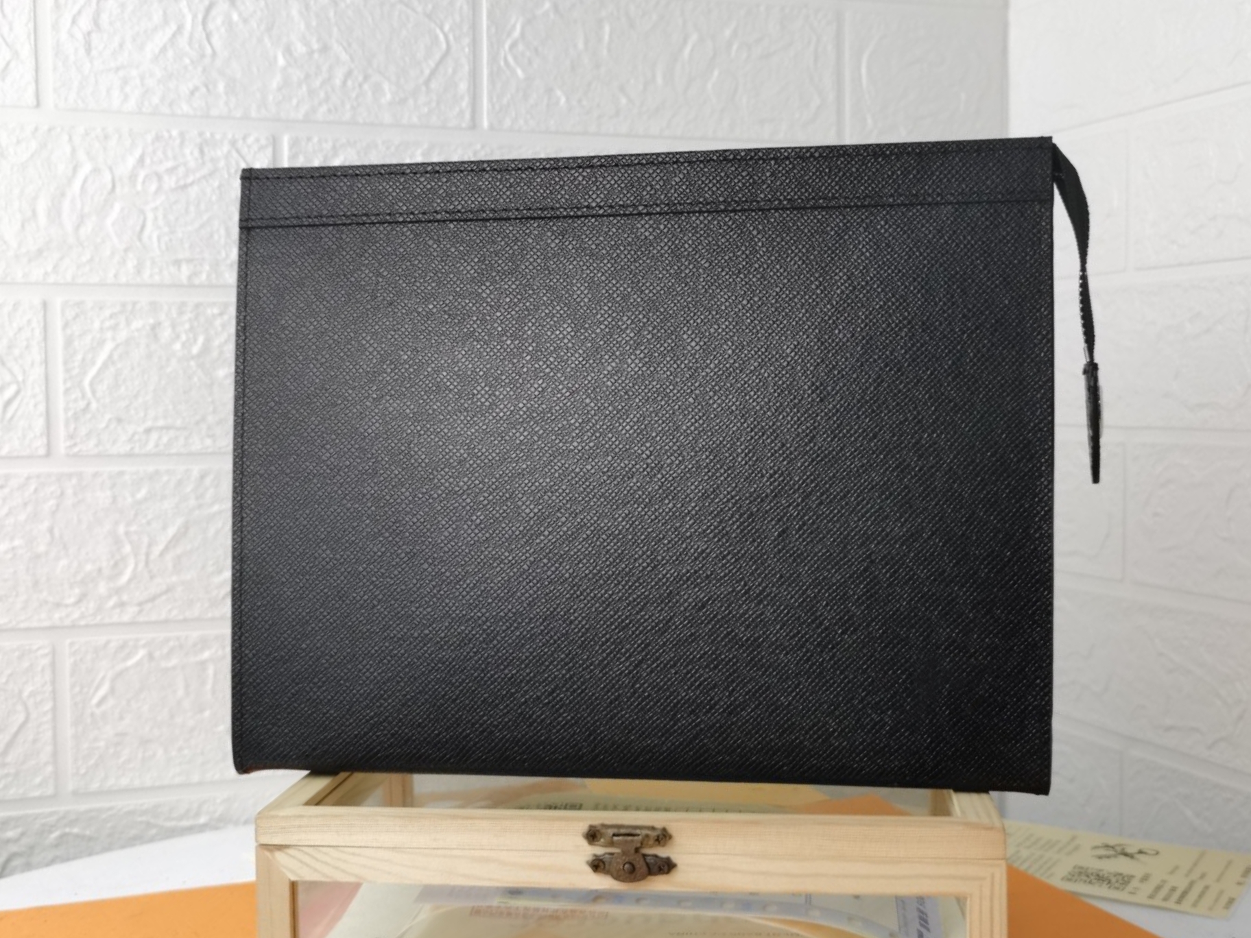 

Wholesale Box Messenger Purse embossed Cowhide Designer Briefcases Pochette Voyage MM Eclipse in Grey MEN Small Leather Goods M61692, Dark grey
