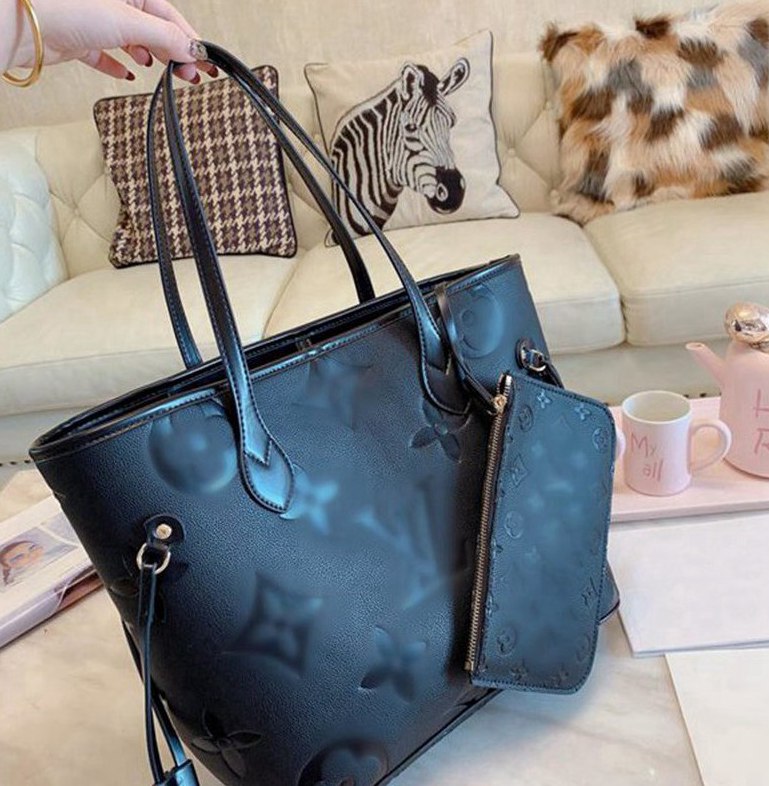 

2021 The Designers Soft Leather Women Handbag Capacity Tote Bags Fashion Makeup Luxurys Brang Logo Bag -L2691, Red;black
