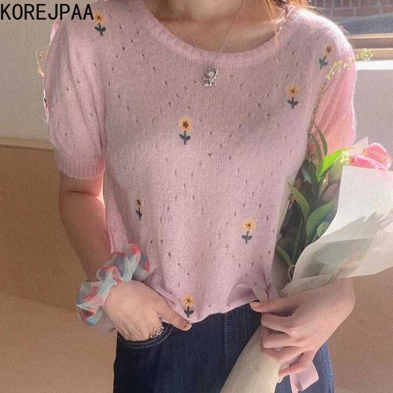 

Korejpaa Women T-Shirts Summer Korean Chic Girls Gentle Sweet Round Neck Flower Embroidery Design Loose Versatile Knit Top 210526, White