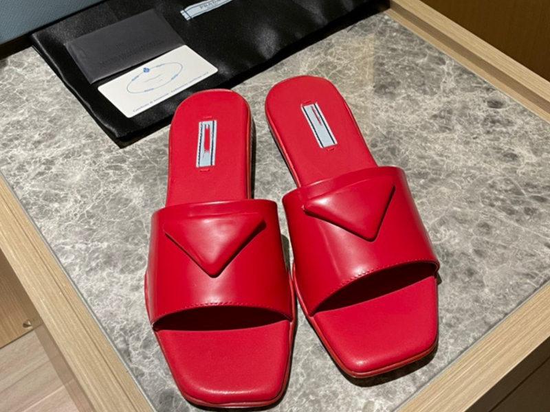 

Luxury designer Slides Flip Flop 2021 triangle beach slippers female summer indoor bathroom Fashion all-match -slip bathing soft bottom to w, Black