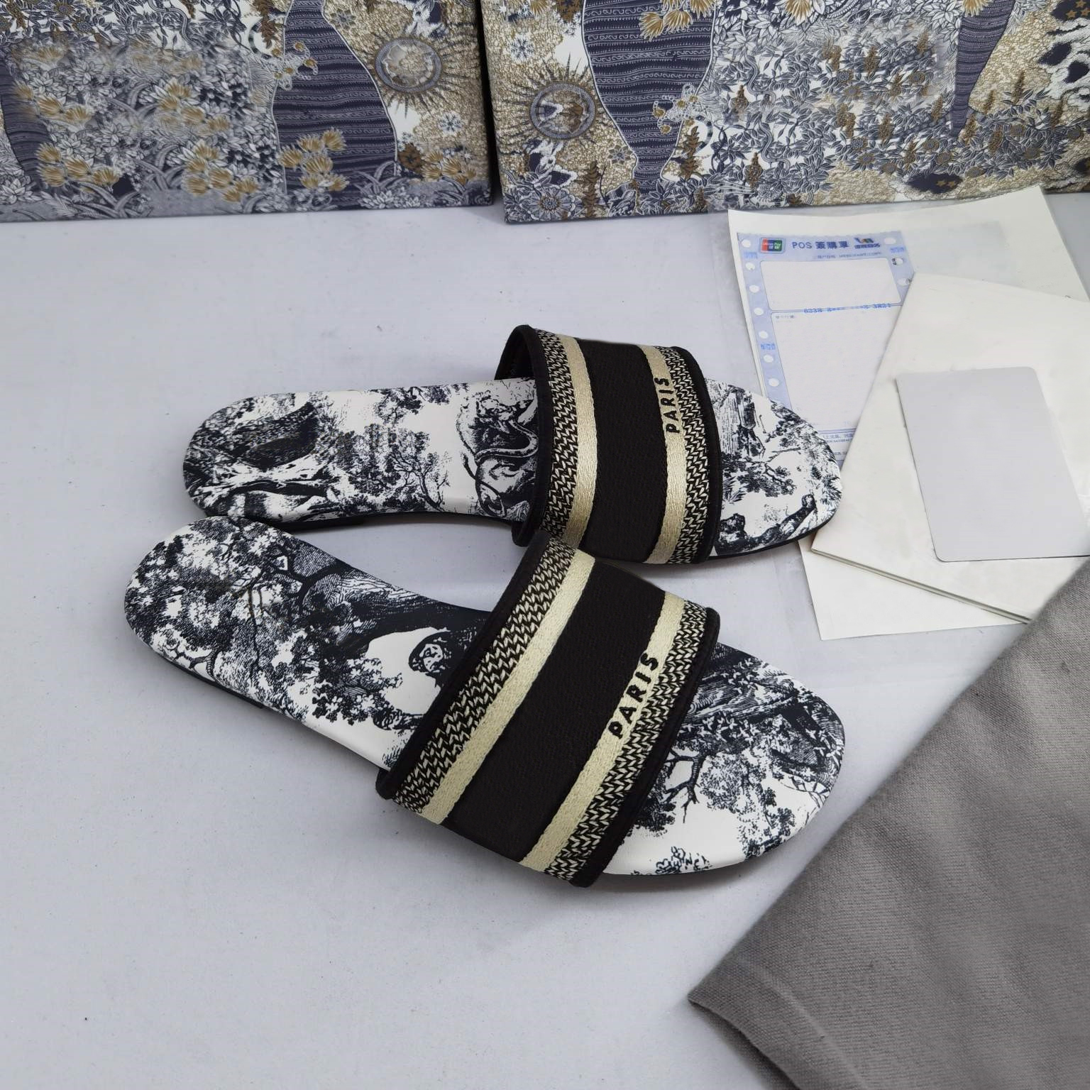 

Paris Embroidered Dazzle dway slipper women womens ladies scuffs summer outdoor beach Floral striped causal flip flops flat Slide Slippers s