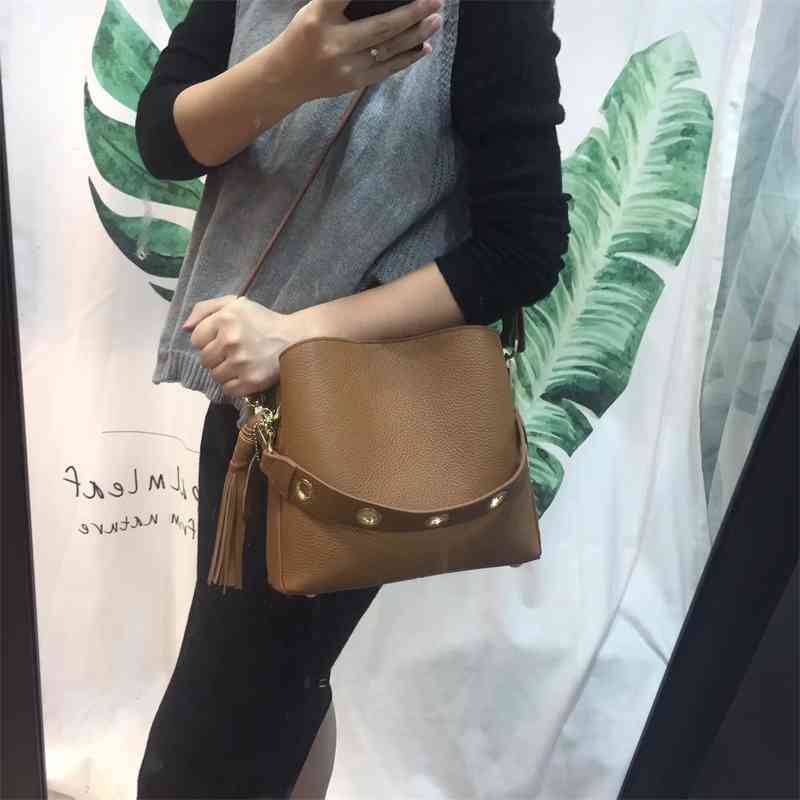 

Women Luxurys Designers Bags 2021 fashion straddle bucket solid detachable strap hand large capac Designer Handbag Handbags Totes Crossbody Bag