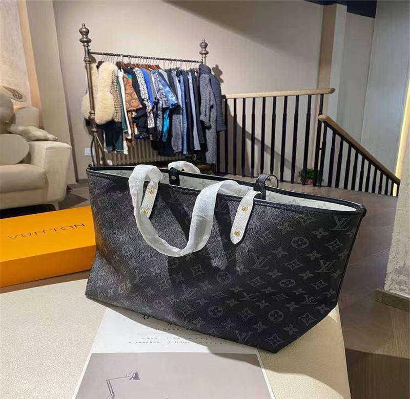 

Ladies Handbag Shopping Bag Large Capacity High Quality Leather Luxury Brand Classic Pattern Design LV LOUIS VITTON, Red;black