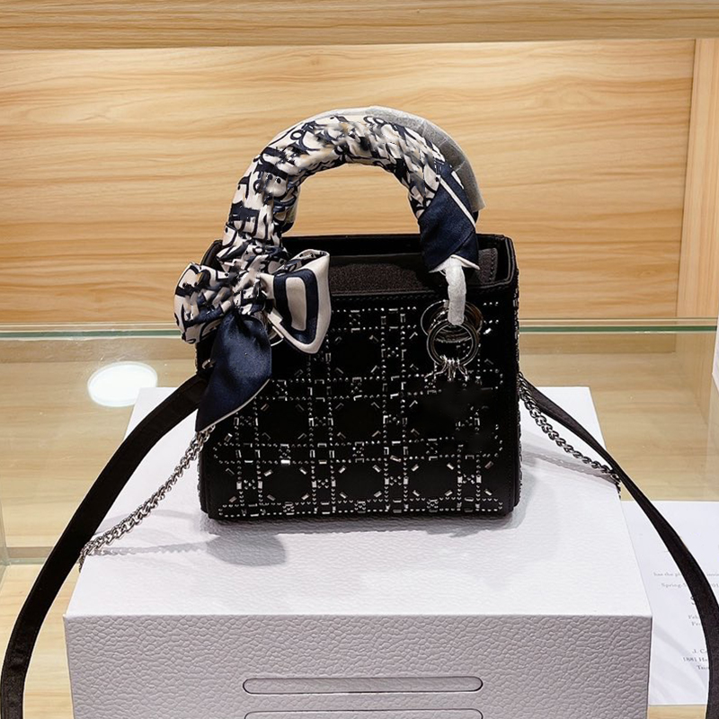 

Women Luxurys Designers Totes Bags Princess Lady Fashion Vintage Clutch Handbags Removable Badge Broadband Patent Leather Alligator Diamond Designer Handbag, Grey