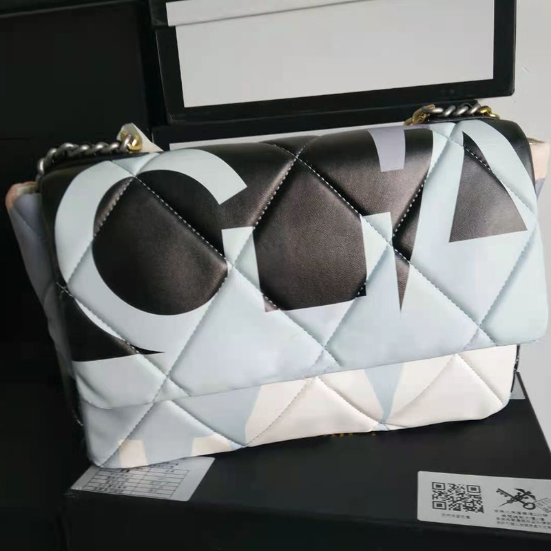 

Luxury Designer Classic Bags Graffiti Cowhide Leather Quilted C Chain Flap Should Hand Bag Pouch 19s Size