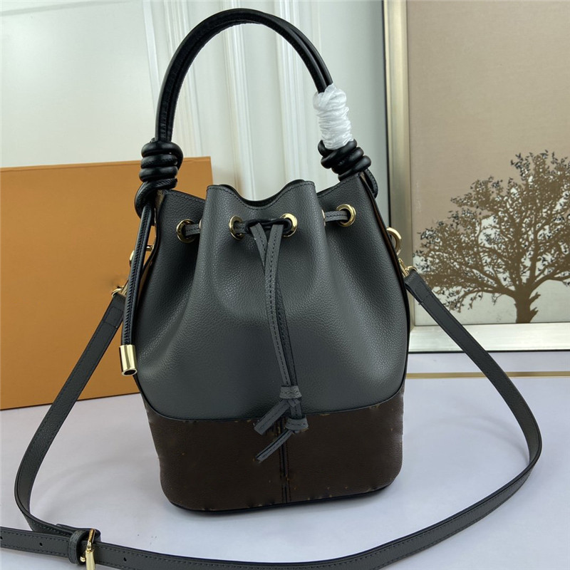 

2021 Petit Noe Old Mode Blue Handbags And Shoulder Bag Size:23-25-13CM V-089