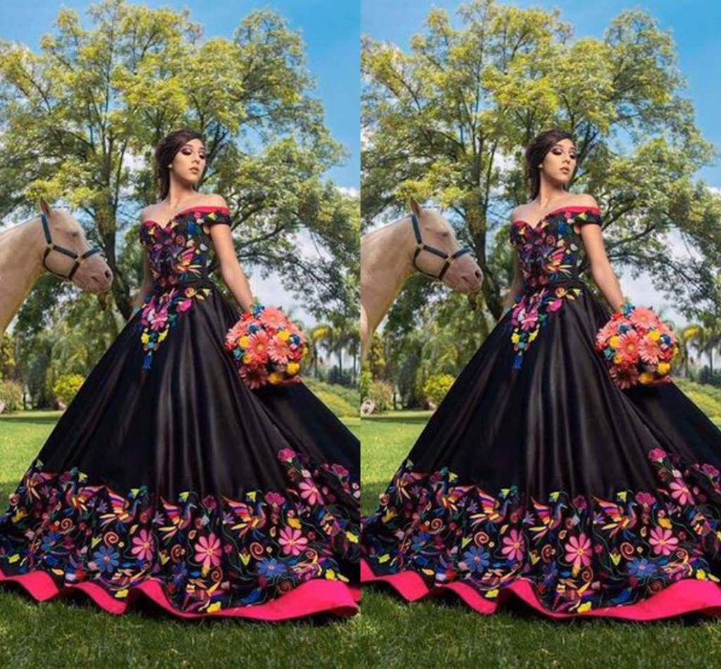 

2022 Black Fuchsia Mexican Quinceanera Dresses Off The Shoulder Vintage Embroidered Corset Back Sweet 15 Girls 16 Dress Prom Ball Gowns, Silver