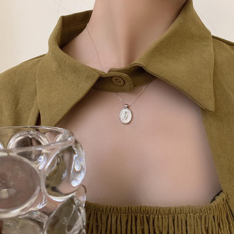 

Pendant Necklaces Trend Fashion Geometric Oval Flower Necklace For Women Simple Temperament Clavicle Chain Charm Jewelry Party Gift