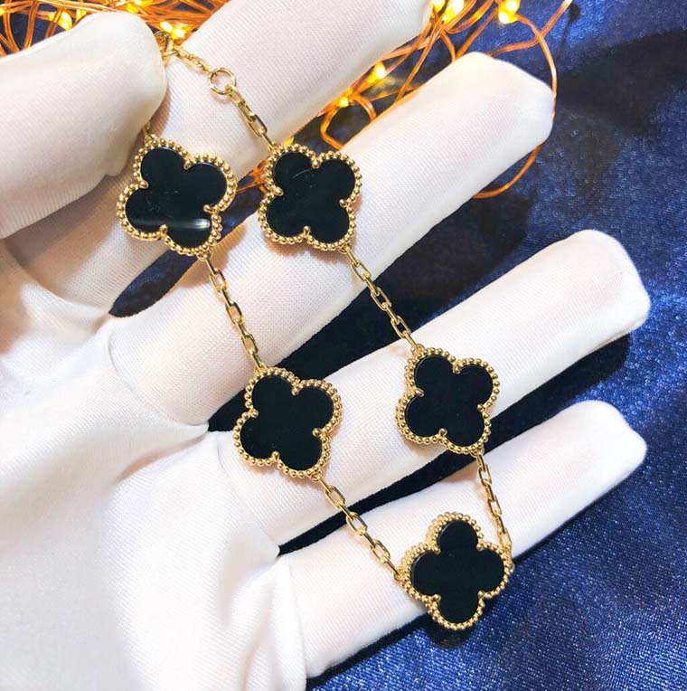 

Classic high quality Charm Bracelet Fashion Four Leaf Clover 5 colors Link diamond Bracelets 18K Gold for Women Girls Valentine's Weddi, Golden;silver