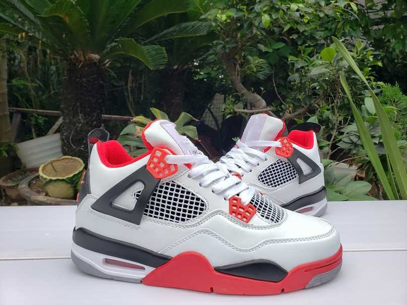 

2021 New 4 4s fire red OG Jumpman men basketball shoes Black Cat pine green metallic purple bred white cement mens trainers sneakers