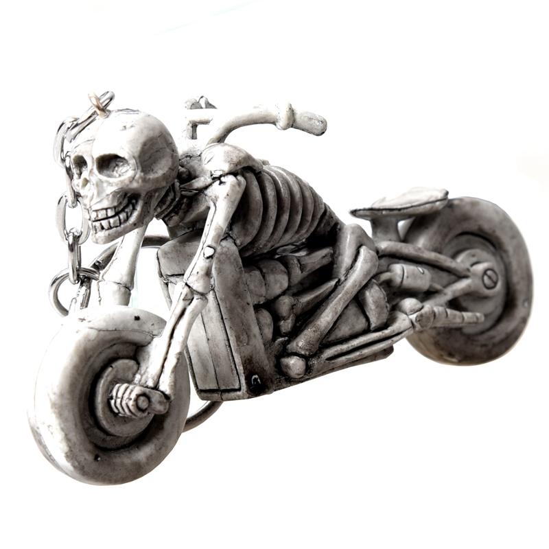 

Keychains Light Gray Skull In Motorcycle Pendant Keychain Decoration