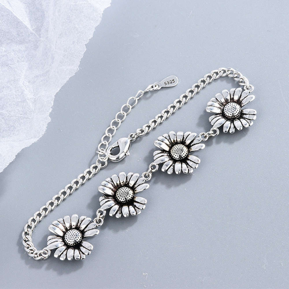 

bracelet Taiyin Daisy Bracelet women's creative indifference Fengsen sunflower Korean jewelry, Golden;silver