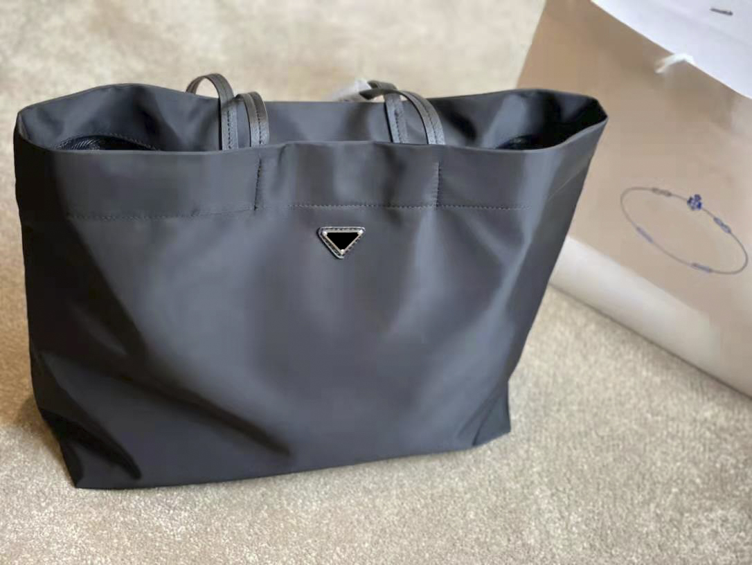 

Designers 2021 Shoulder Bags oversized nylon Shopping bag