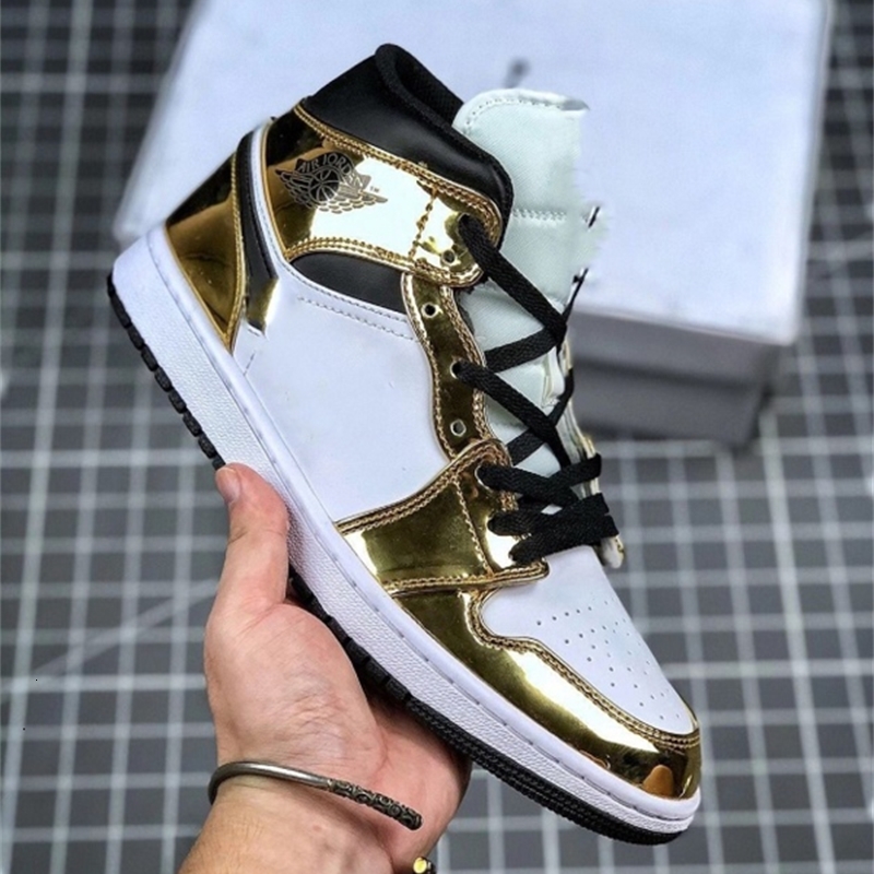 

1s Mid SE Metallic Gold High Light Smoke Grey Mens basketball Shattered Backboard jumpman 1 Obsidian UNC White to Chicago shoes