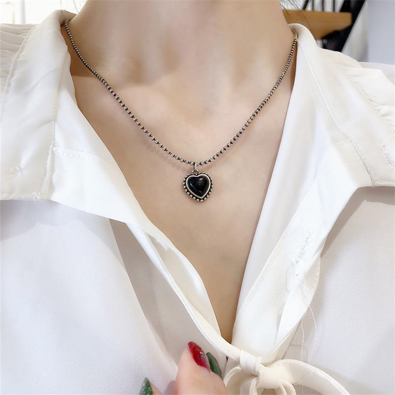 

Pendant Necklaces AOMU 2021 Personality Simple Black Rhinestone Heart Clavicle Silver Color Necklace For Women Fashion Jewelry Gifts