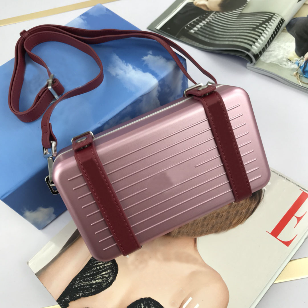 

Top Magnesium alloy Shoulder Bags luxury designer Crossbody Bag letter decoration unisex fashion casual matching style sack