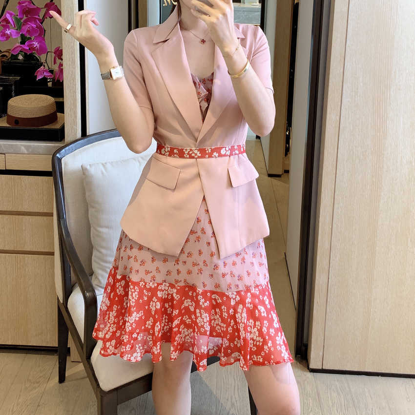 

HIGH QUALITY Summer est Fashion Designer Women' Turn-Down Collar Pink Blazer Sweet V-neck Ruffles Strap Dress Suit Set 210526, Beige