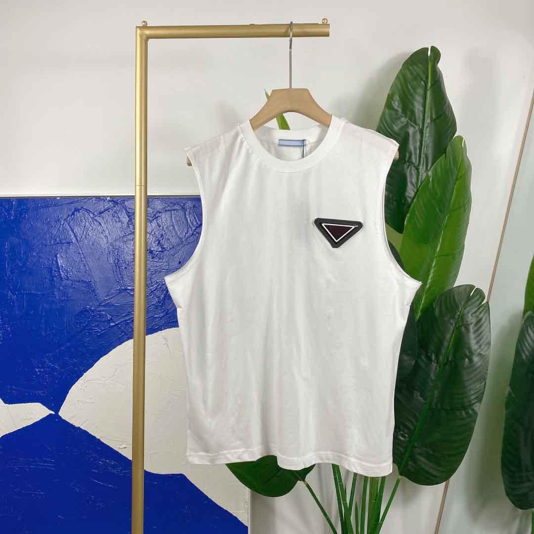 

The men's leather clothes, classic style, good fabrics and possession are the beginning of another fashion. Men's T-Shirts eu size f13, White;black