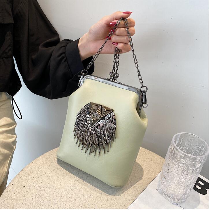 

Factory wholesale leather women wallets Candy-colored fashion clip shell bags street personality tassel storage wallet metal decorative womens chain bag, Pink(boutique box)