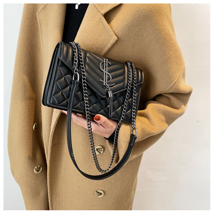 

2022 fashion new rhombus embroidery thread chain bags temperament one shoulder messenger small square bag Handbags, Black flower with red