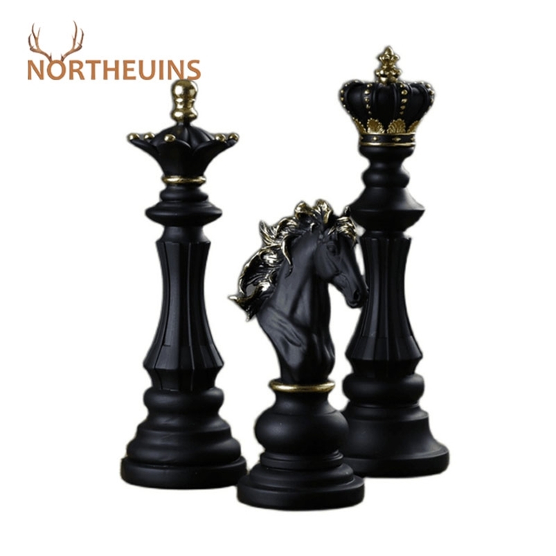 

NORTHEUINS Resin Retro International Chess Figurine For Interior King Knight Sculpture Home Desktop Decor Living Room Decoration 210811