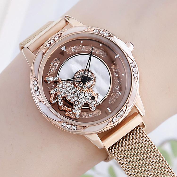 

Wristwatches Creative Ins Wind Stars Luck Quartz Magnet Alloy Ladies Watch Womens Watches Top Brand