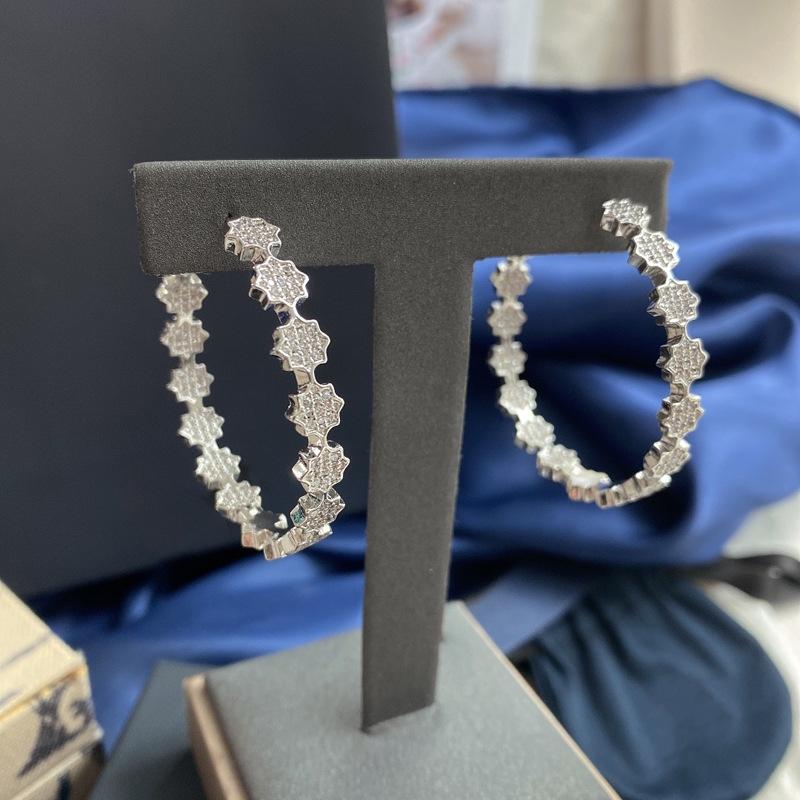 

Stud A156, Golden;silver