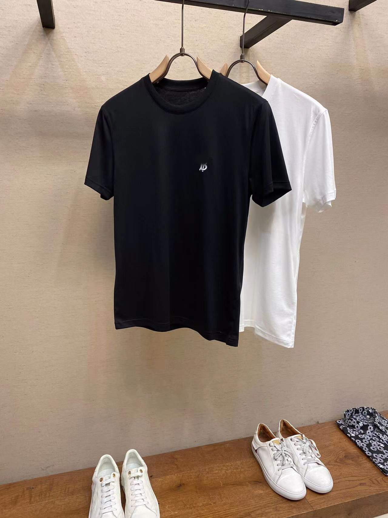 

2022 summer Mens T-Shirts t shirt designer luxury tshirt color Graffiti print t shirts fashion womens short sleeve gradually printing casual, White;black