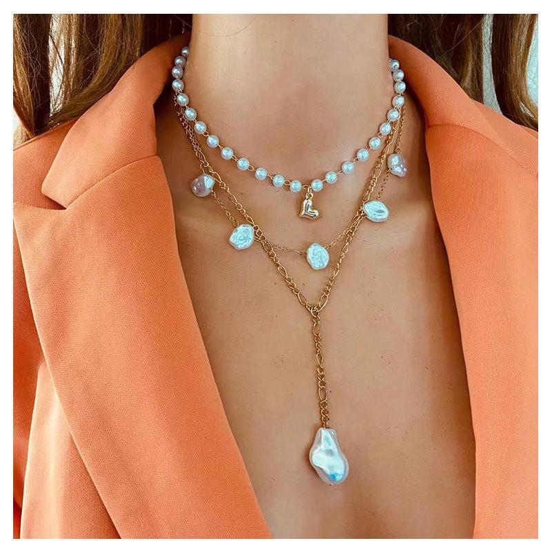 

Pendant Necklaces 2021 Retro Golden Multilayer Moon Alloy Necklace Women's OT Buckle Imitation Pearl Jewelry Wholesale
