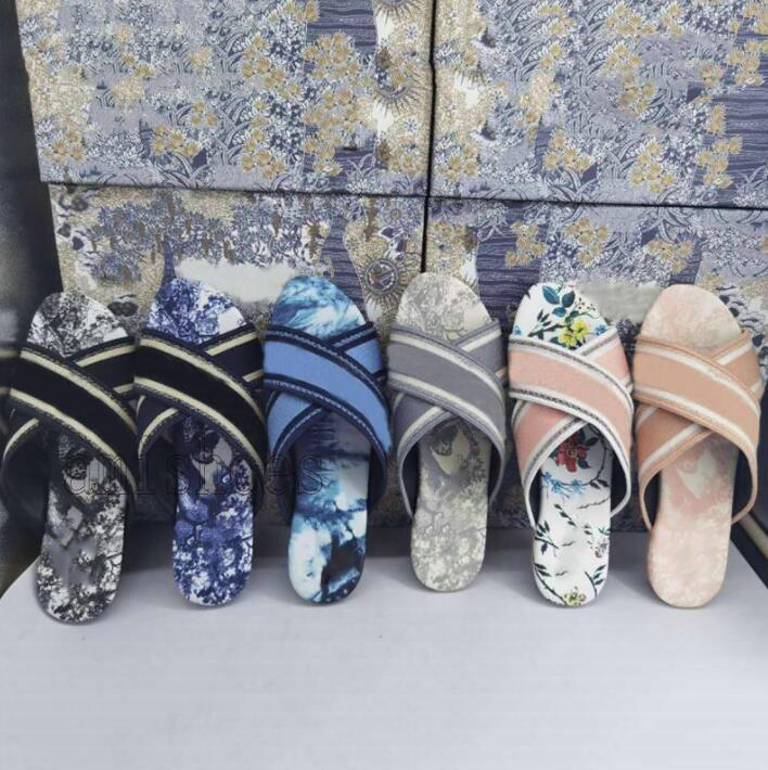 

Paris Embroidered Dway Criss Cross Sandal Slipper Canvas Mutabilis Womens Designer Luxury Slippers Flip Flops Sandals Floral Brocade Beach Scuffs, Black