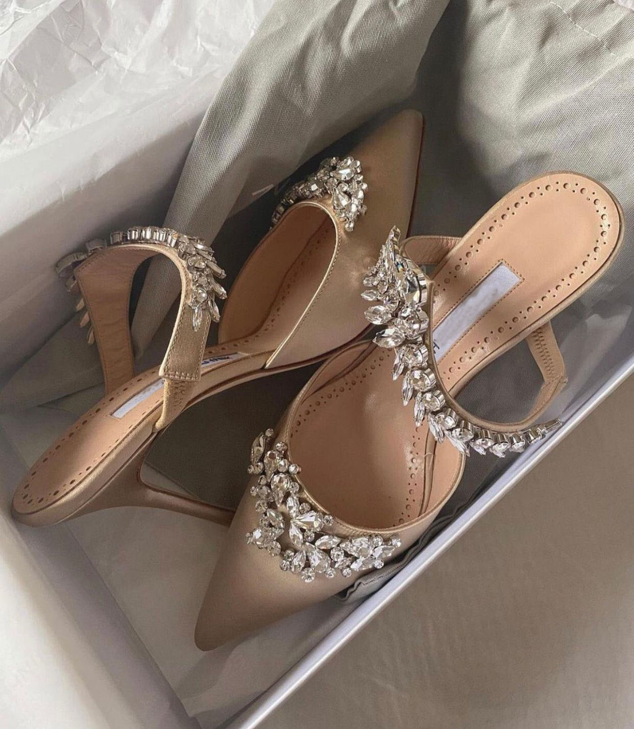 

Elegant Lurum Crystal Satin Mule Sandals Shoes Sexy Pointed Toe High Heels Strass Embellishments Sandalias Exquisite Lady Pumps