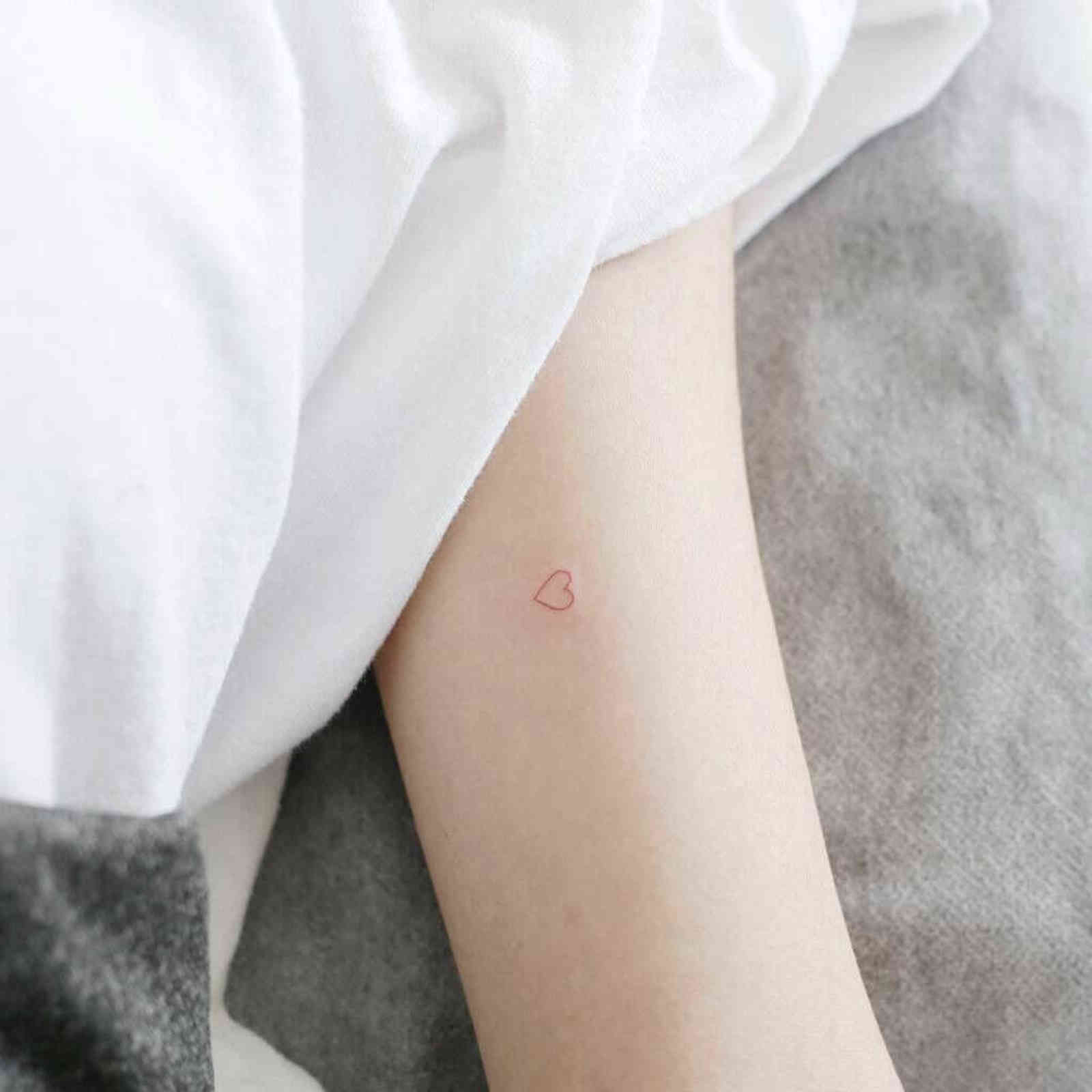 

Cute Red Heart Temporary Tattoo Sticker Waterproof Fake Tattoo Women Girl Tatuajes Faux Tatouage Face Jewels Festival Tatto Y1125
