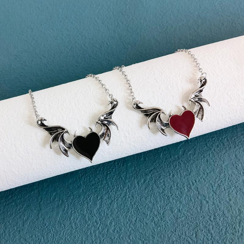 

Pendant Necklaces Lost Lady Creative Heart Necklace Fashion Temperament Flying Light Luxury Alloy Sweater Chain Jewelry, Silver