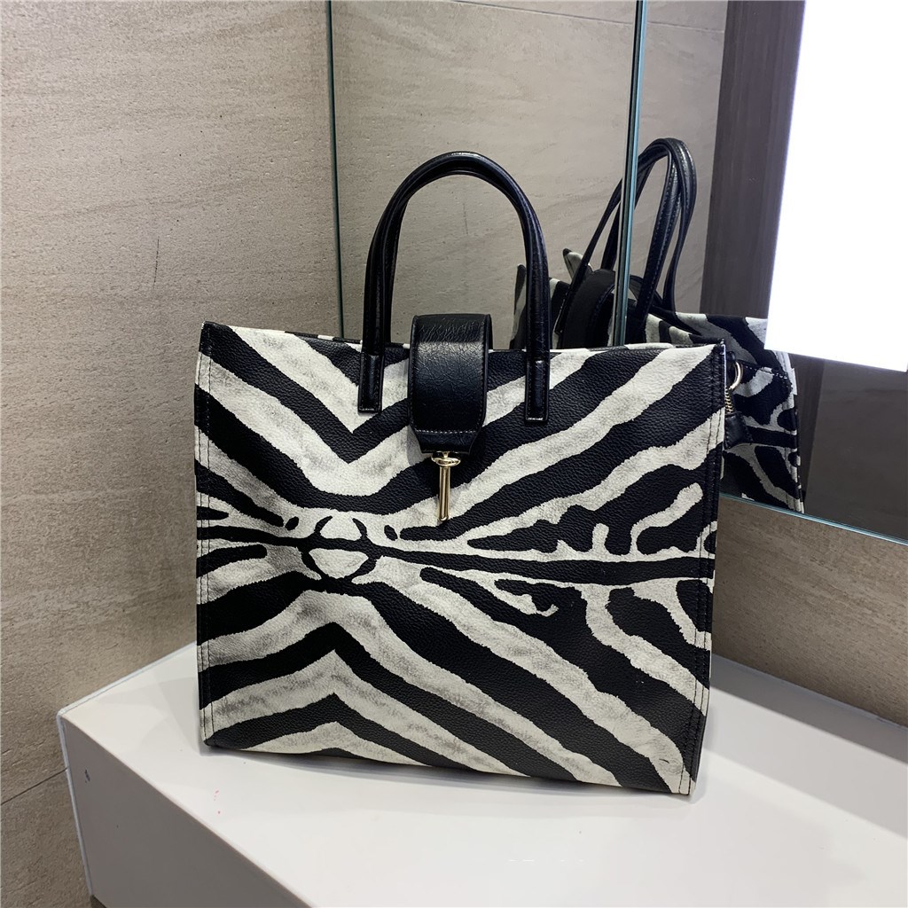 

Large volume Tote bag black and white zebra print shoulder bag for women fashion retro design popular summer handbag, As pic