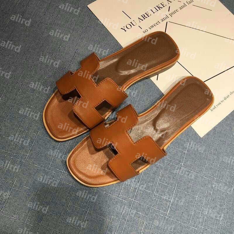 

2021 fashion H woman beach Luxury designers slippers Leather Cartoon Big Head Slipper Flat shoes lady Metal Lock Sandals top quality, Black