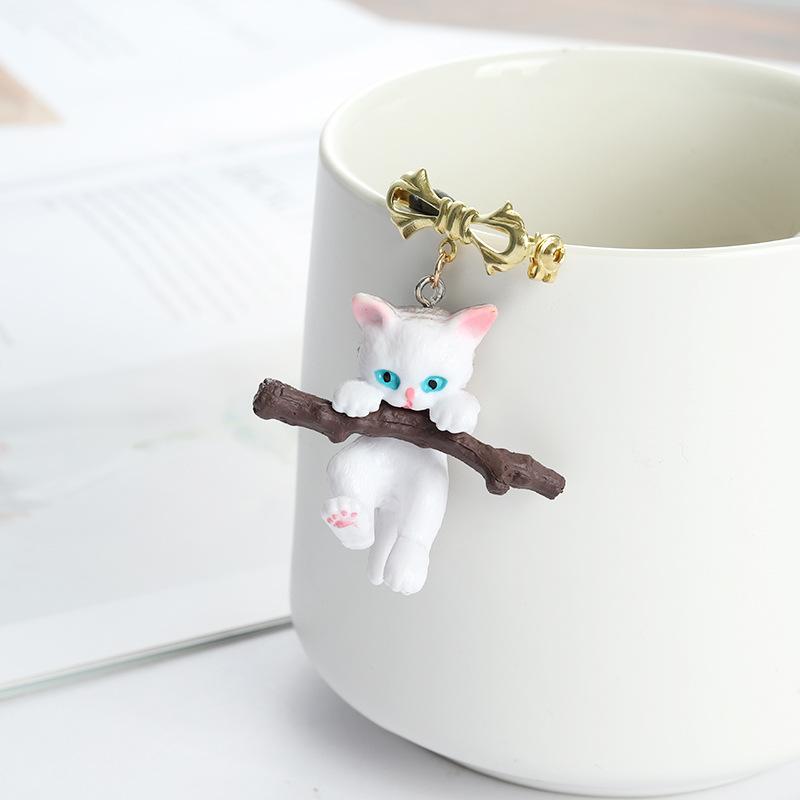 

Pins, Brooches 2021 Cute Creative Animal Cat Naughty With Branch Lapel Pin Clothes Bag Unisex Party Bijoux Christmas Gift, Gray