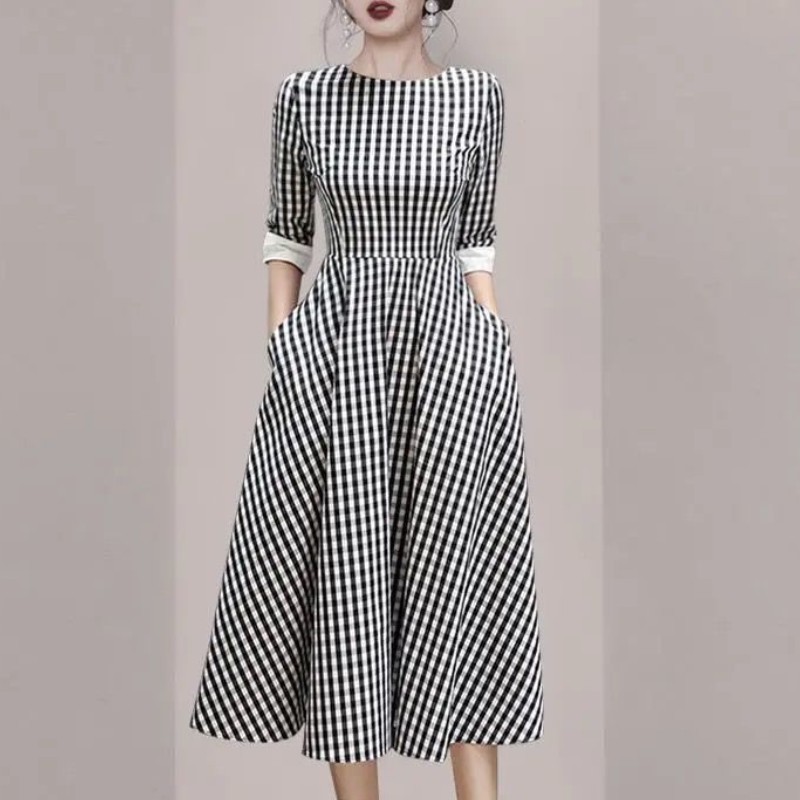 

Summer Women Fashion Black Plaid Midi Dress Elegant Square Collar Vintage High Waist Slim Big Swing Dresses Vestidos 210518, Photo color