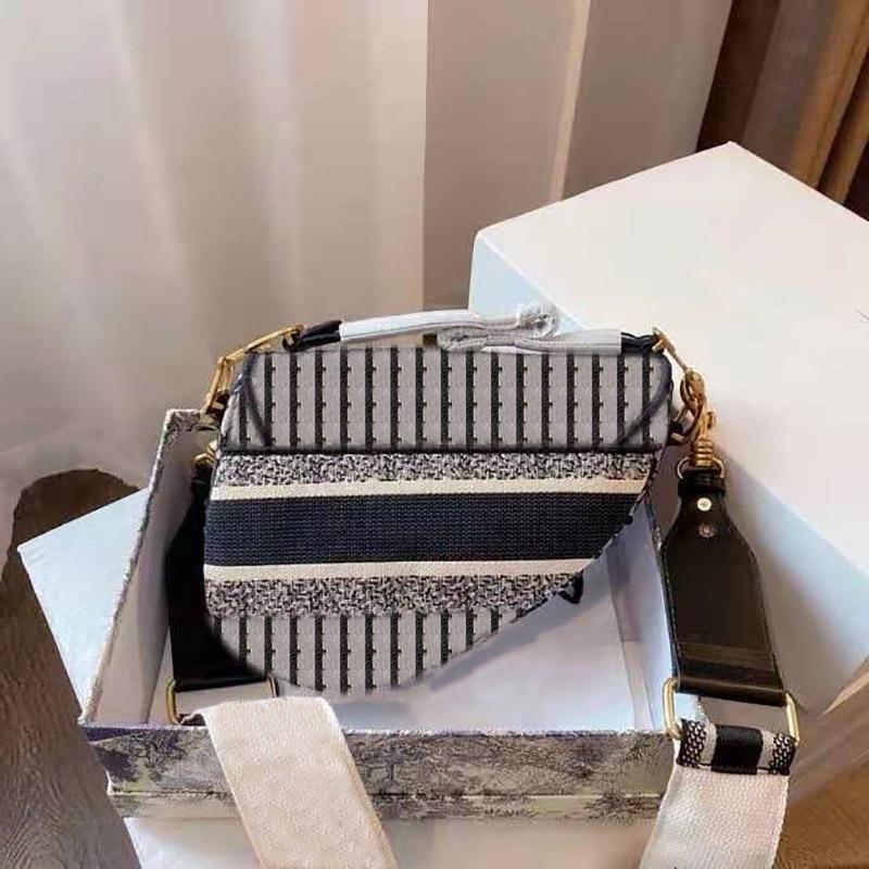 

2021 Retro Style High 23*18cmquality Ladies Bag New Embroidered Shoulder Messenger Handbag One Simple Tuxem