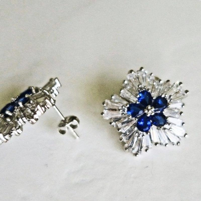 

Stud CAOSHI Temperament Lady Earrings With Blue Crystal Dainty Female Shiny Jewelry Modern Style Delicate Accessories, Golden;silver