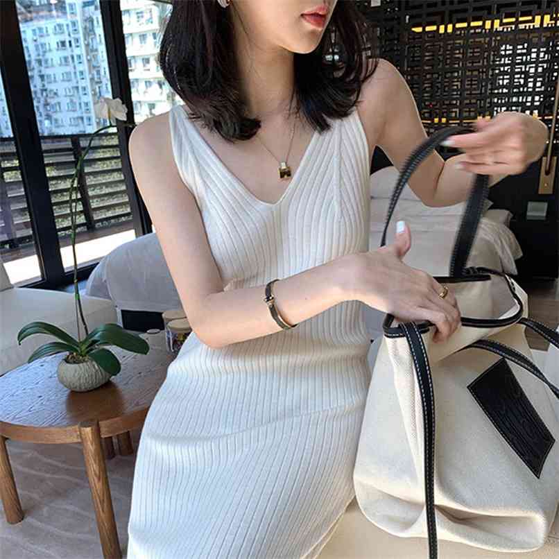 

Sexy suspender dress Western style knitted little black spring white simple V-neck bottoming skirt 210520